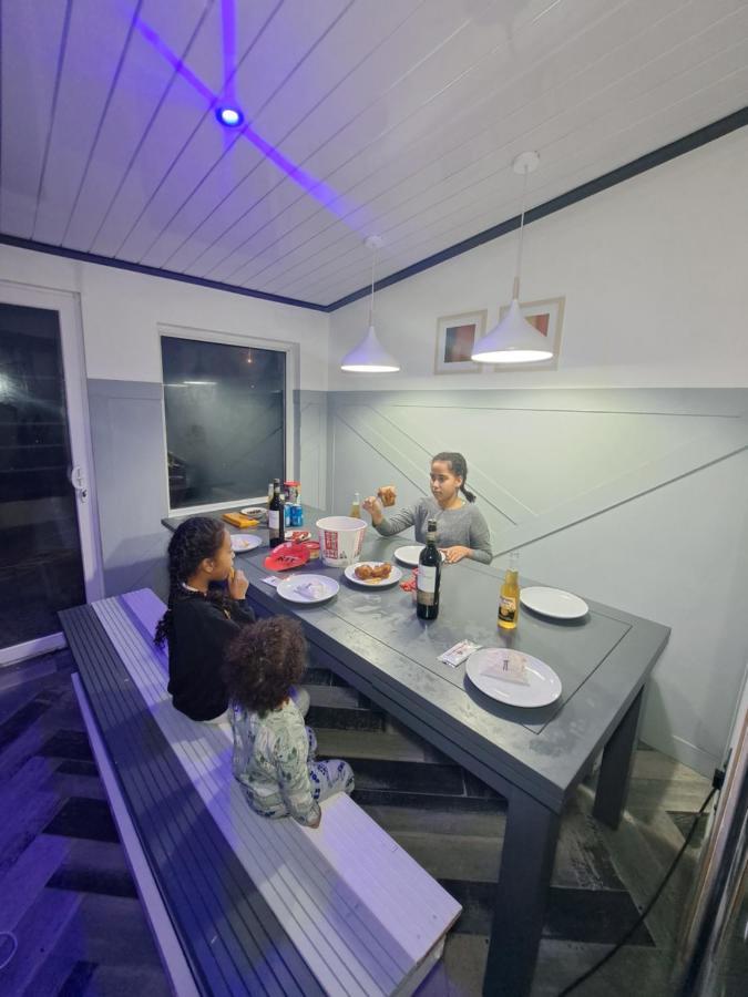 בלקפול Family Holiday With Hot Tub , Family Groups Only מראה חיצוני תמונה